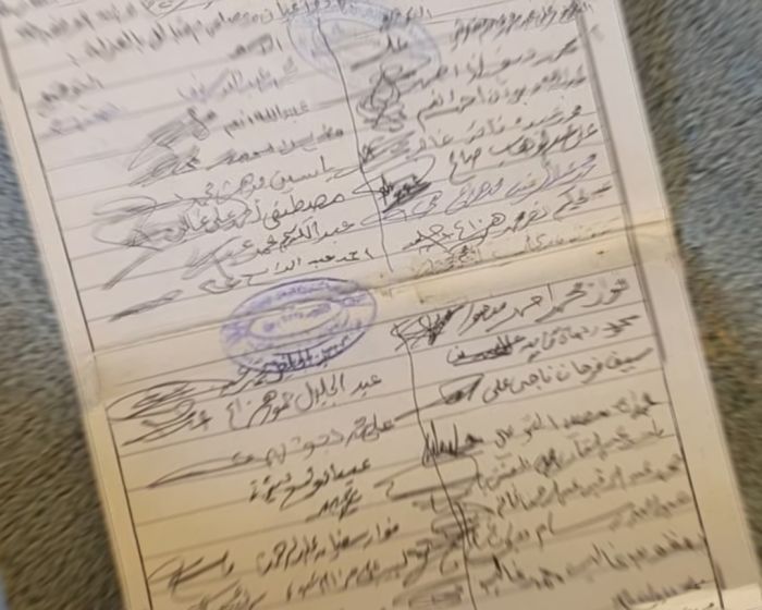 مليشيا الحوثي تفرض حظراً على استخدام النساء للهواتف الذكية في تعز