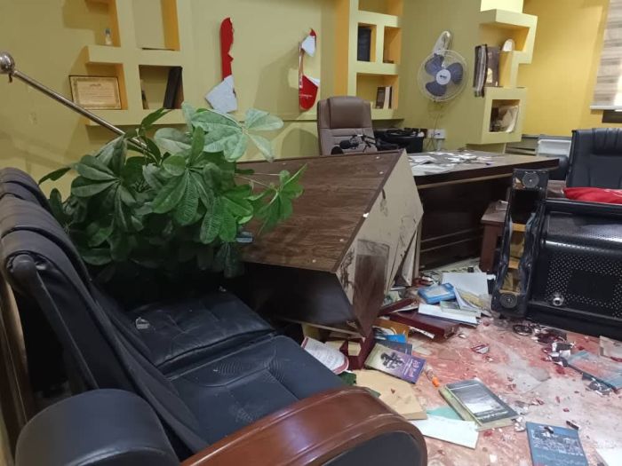 نقابة الصحفيين اليمنيين تدين اقتحام صحيفة عدن الغد وتطالب بمحاسبة المعتدين